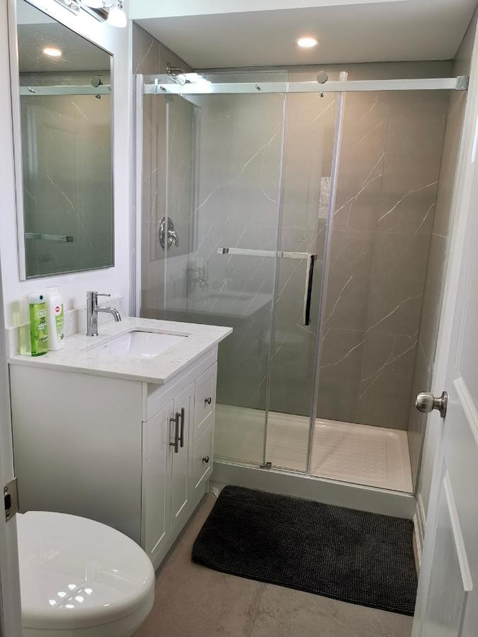 Private Rooms In House In North York Shared Kitchen Торонто Екстер'єр фото