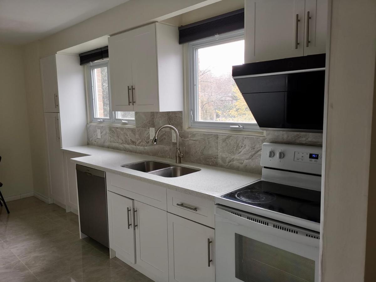Private Rooms In House In North York Shared Kitchen Торонто Екстер'єр фото